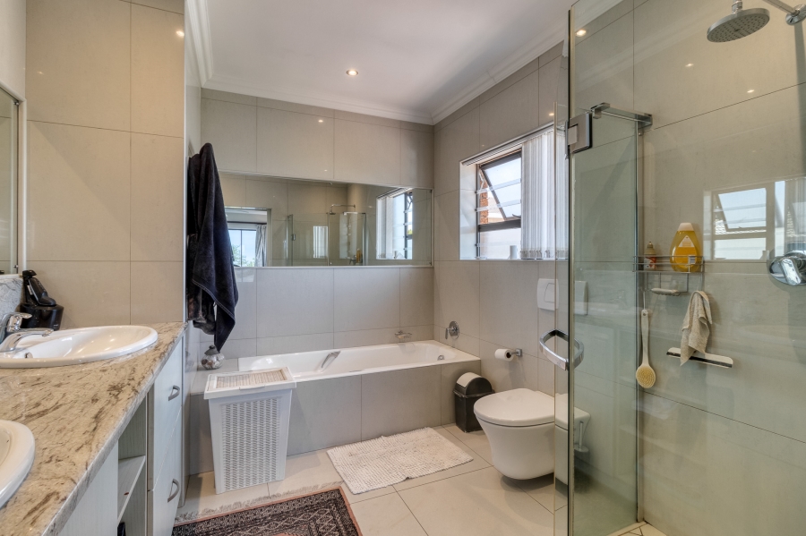 3 Bedroom Property for Sale in Die Wingerd Western Cape